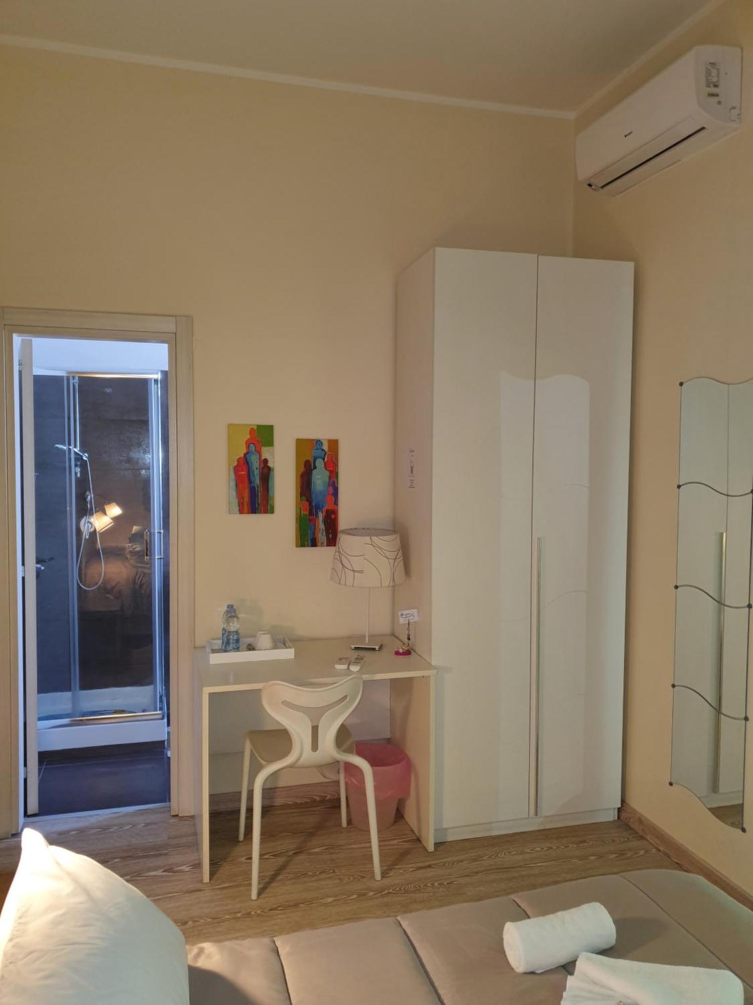 4Rooms Guest House Free Wi-Fi Salerno Zewnętrze zdjęcie
