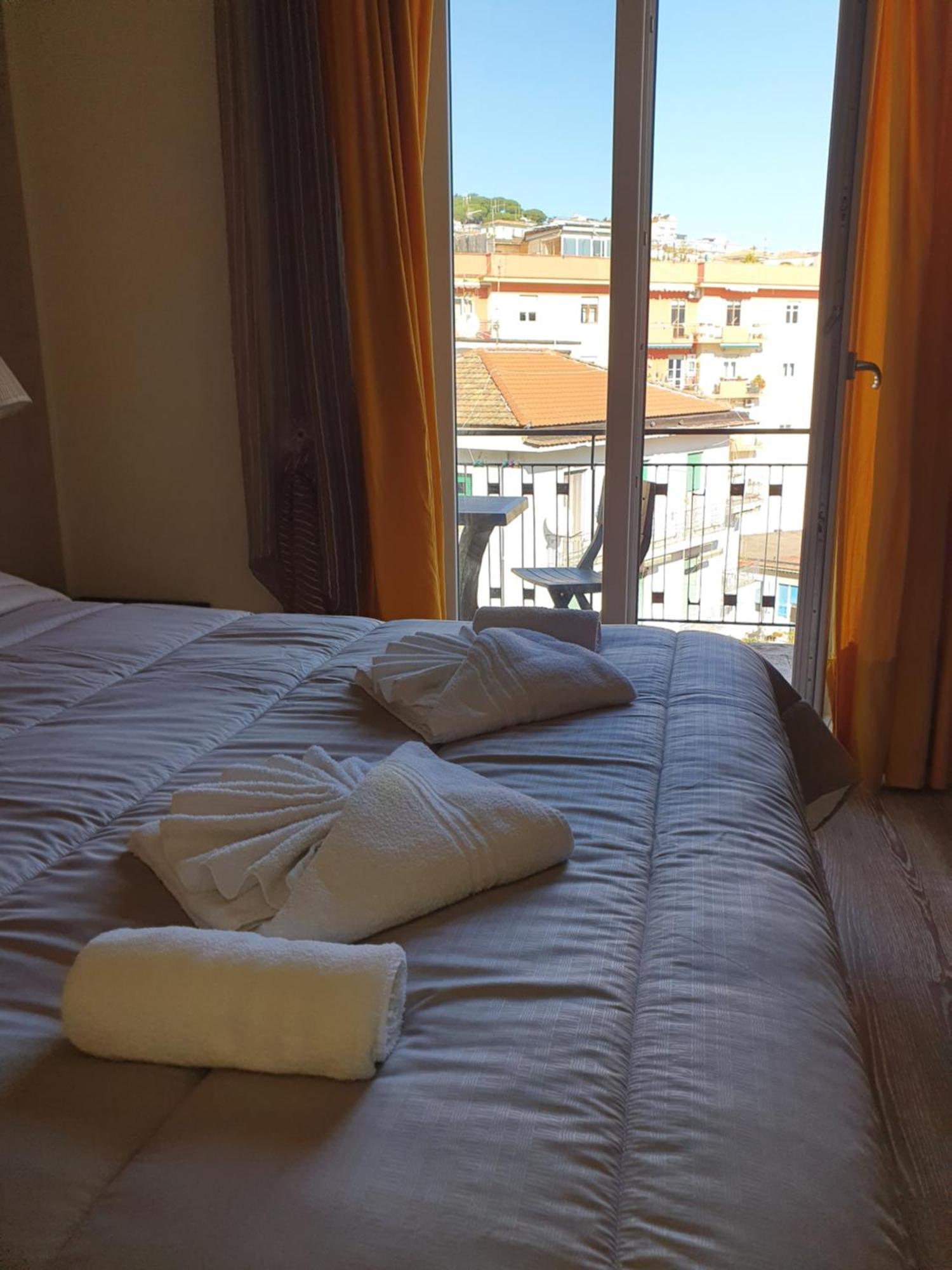 4Rooms Guest House Free Wi-Fi Salerno Zewnętrze zdjęcie