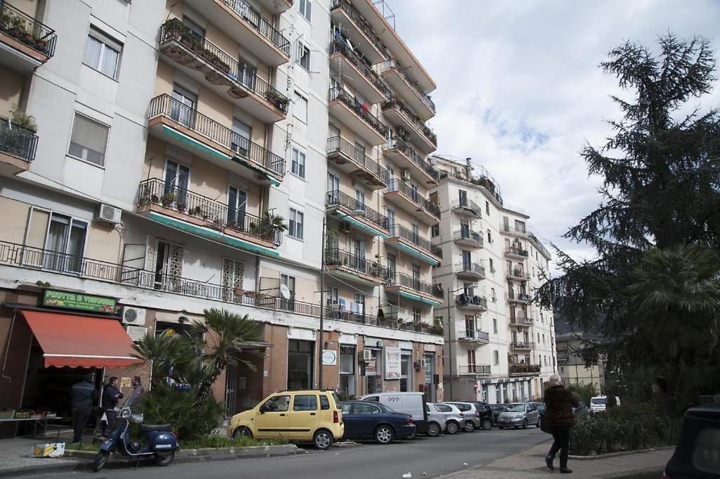 4Rooms Guest House Free Wi-Fi Salerno Zewnętrze zdjęcie